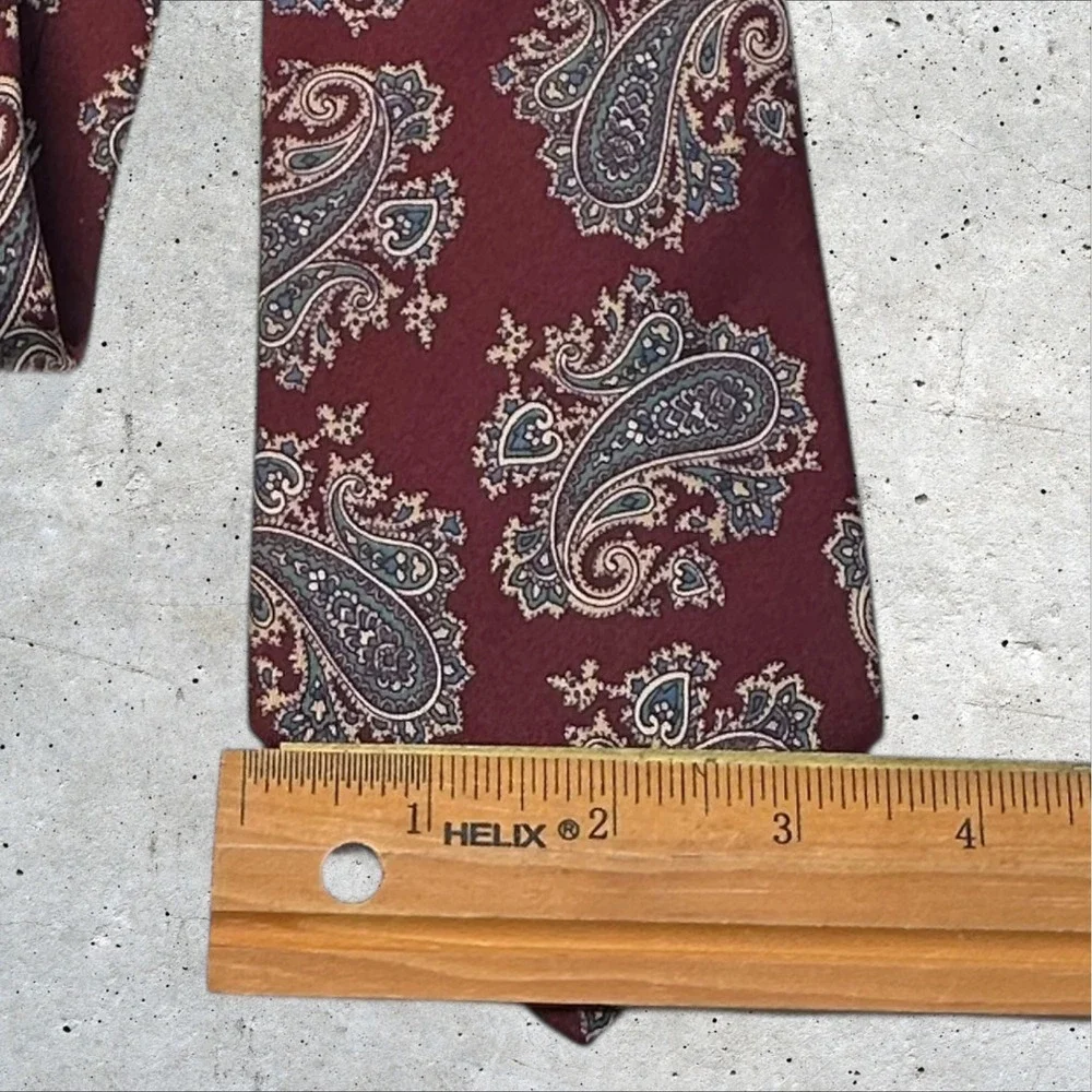 Christian Dior‎ Mens Burgundy Paisley Silk Tie Made in USA Italian Fabric